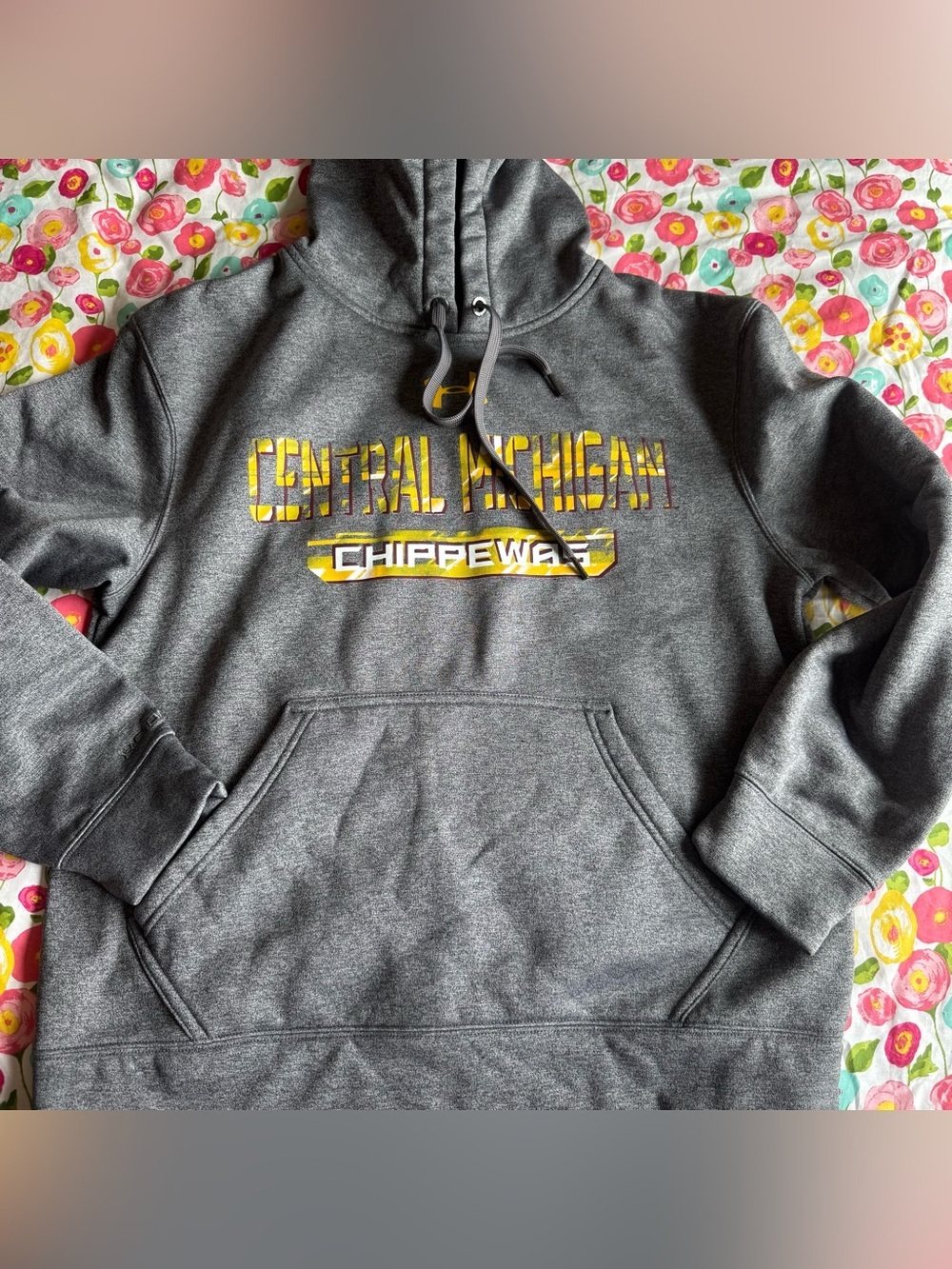 Small WOMENS under armour cmu central Michigan hoodie sweatshirt